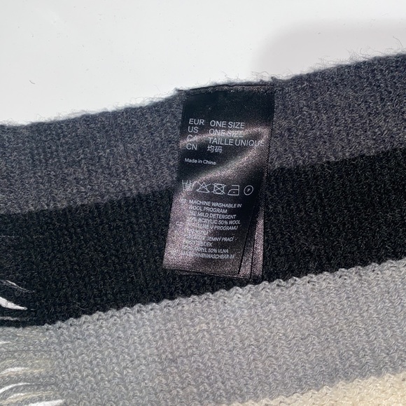 Scarf - Picture 2 of 3